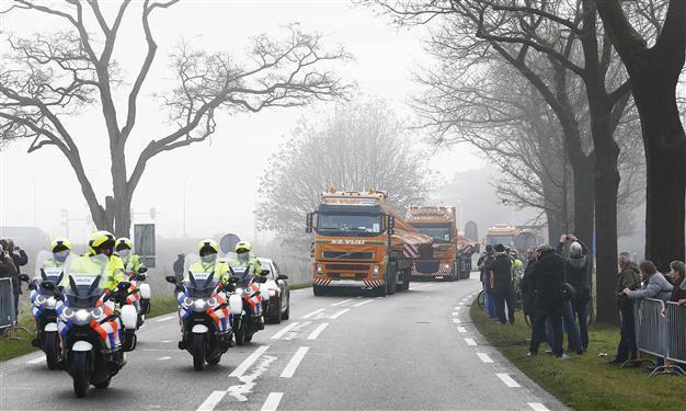 Dutch to begin assembling MH17 wreckage for investigation
