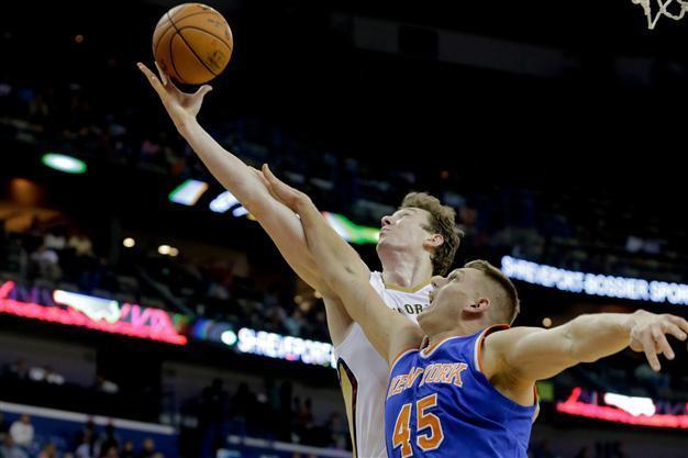 Aşık double-double helps Pelicans win