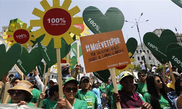 Thousands in Lima march for climate as talks grind on