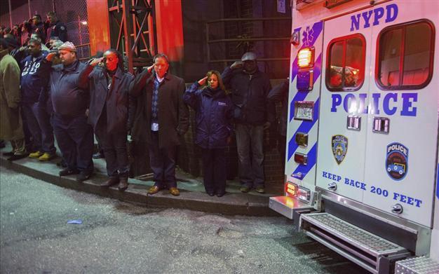 Gunman kills two police officers in New York City