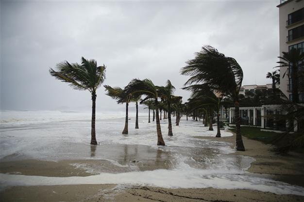 Dangerous hurricane hits Mexico Pacific resorts