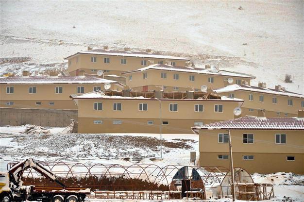 TOKİ’s apartments for eastern Turkey quake victims crumbling apart