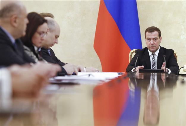 Russia spends billions to prop up ruble