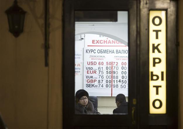 Ruble rallies in early trading on day of Putin press conference