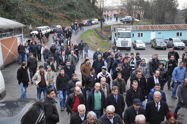 Workers locked themselves in mine to protest layoff their colleagues