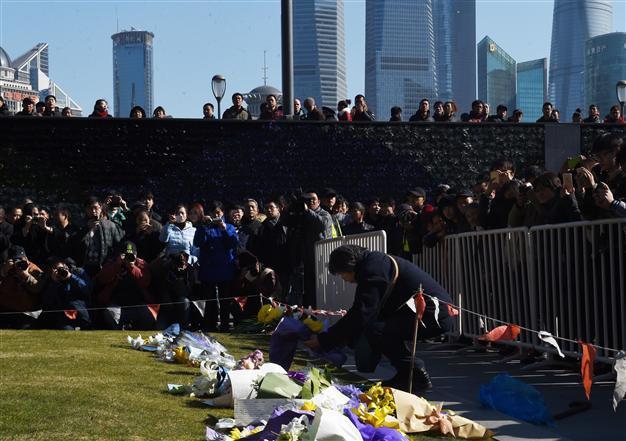 Shanghai New Years Eve stampede kills 36 after fake money thrown from building