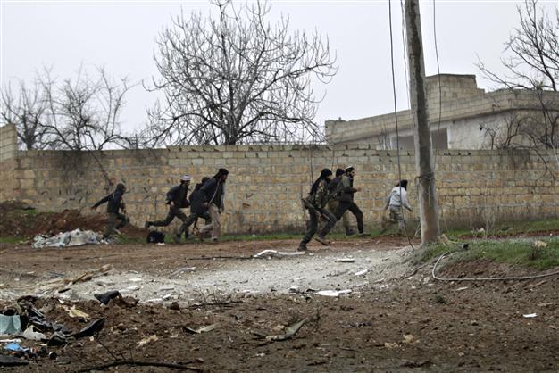 Video purports to show two Italians held by Syria captors