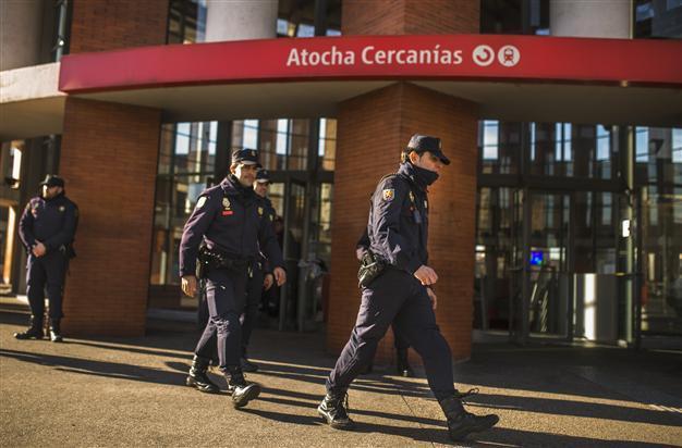 Police seal off Madrid train station in bomb hoax