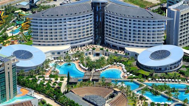 German team switches hotel in Turkey to avoid Russian models