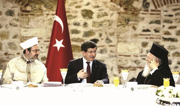 Turkish PM calls on non-Muslims to confront Islamophobia