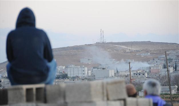 Stray mortar shells injure three in Turkish border town