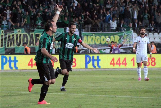 ‘Greek God’ Gekas fires minnow Akhisarspor to Super League summit