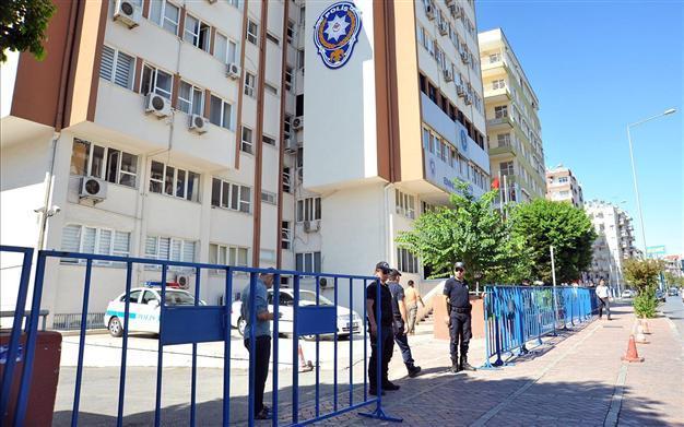 Police officers detained for alleged illegal wiretapping