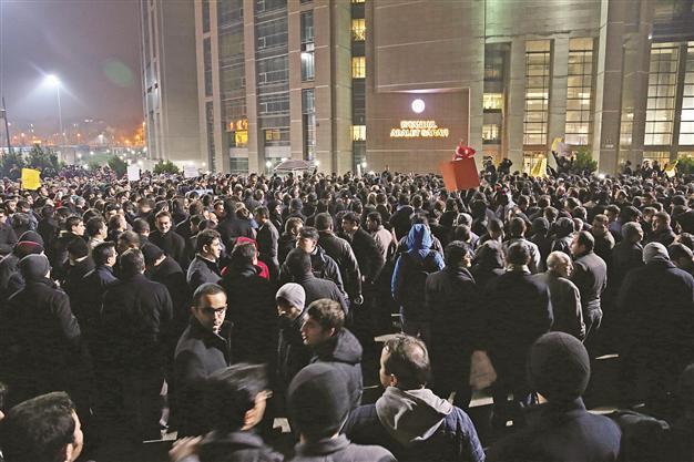 Islamic scholar Gülen calls for calm among supporters
