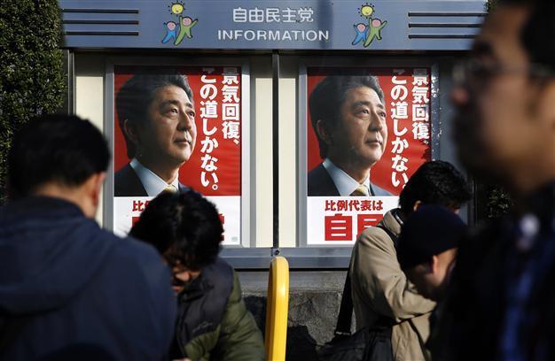 Abe re-elected easily despite low turnout in Japan polls