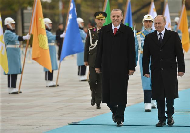 Use of state performers in Erdoğan’s palace show for Putin stirs debate
