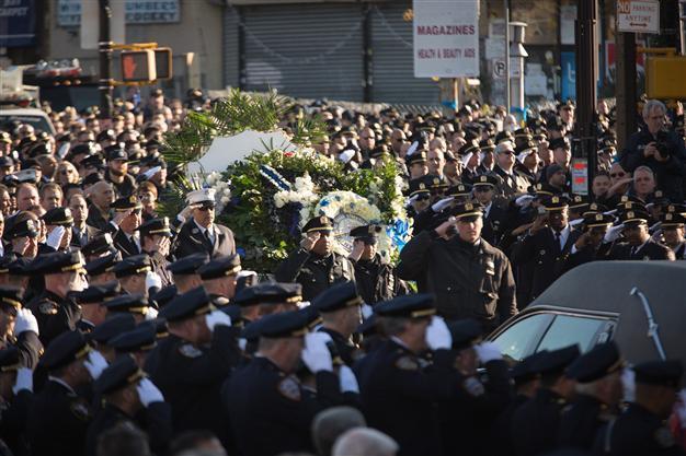 Thousands of police attend funeral of slain New York cop