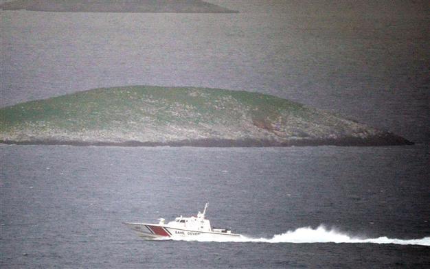 Migrants boat capsizes off Aegean coast, eight missing