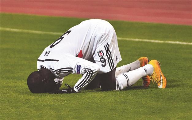 Turkish clerics debate Demba Ba’s ‘Islamic’ goal celebration