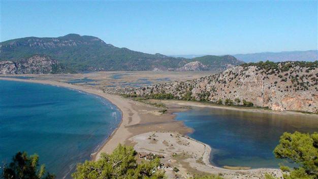 Protesters camping at İztuzu beach halt demo after new suspension of privatization