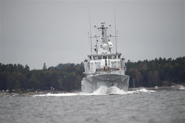 Sweden calls off hunt for suspected submarine