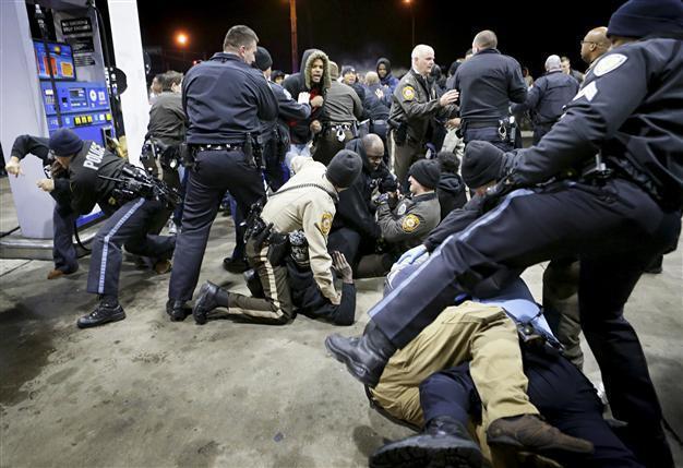 US police shoot dead black teenager at Missouri gas station
