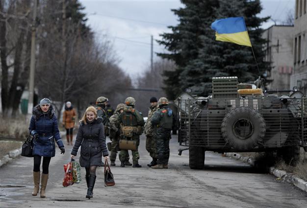 Ukraine truce hangs in balance after difficult talks
