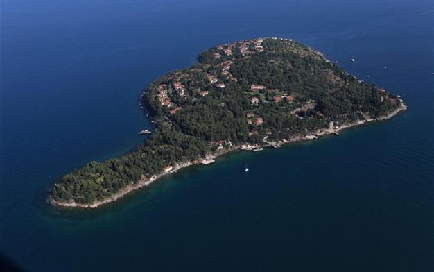 Land on protected Istanbul island sold to Saudi prince opened to construction