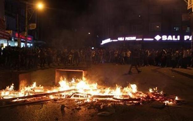 İzmir court releases suspects accused of lynching Kobane protester