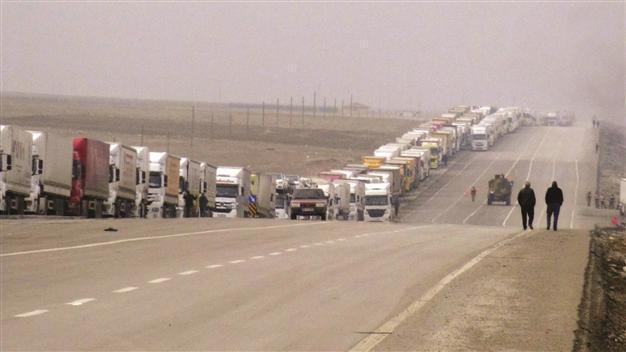 Turkish truckers eye sea routes to avoid delays in Iran