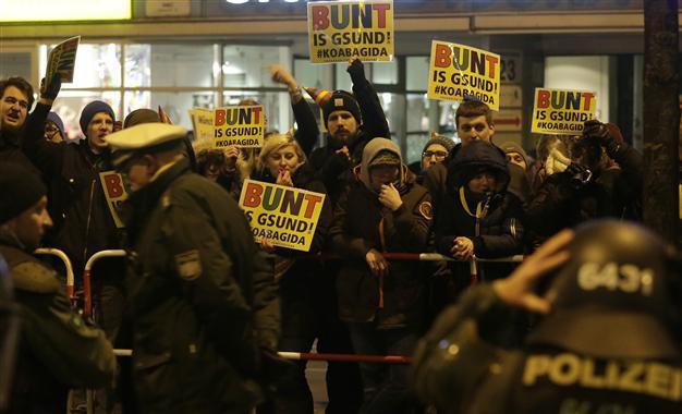 Thousands march against PEGIDA in Germany