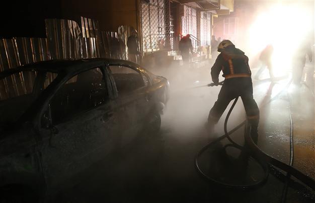 Ten cars set alight in Istanbul suburb overnight