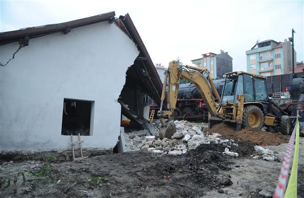Worker dies at historic railway building restoration site in western Turkish province