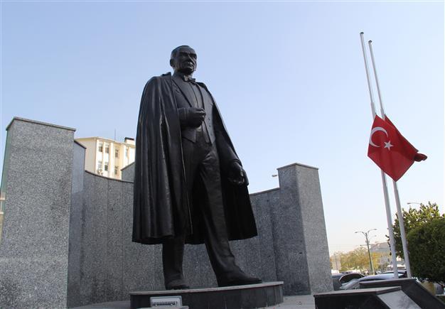 Diplomatic missions in Ankara receive no ministerial request to lower flags for Atatürk