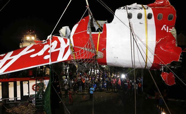 Flight data recorder retrieved from crashed AirAsia jet