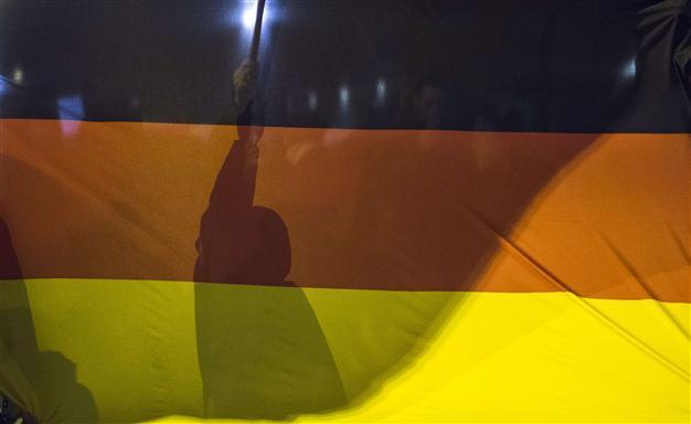 German anti-Islamists seize on terror fears with new rally as Merkel meets Davutoğlu