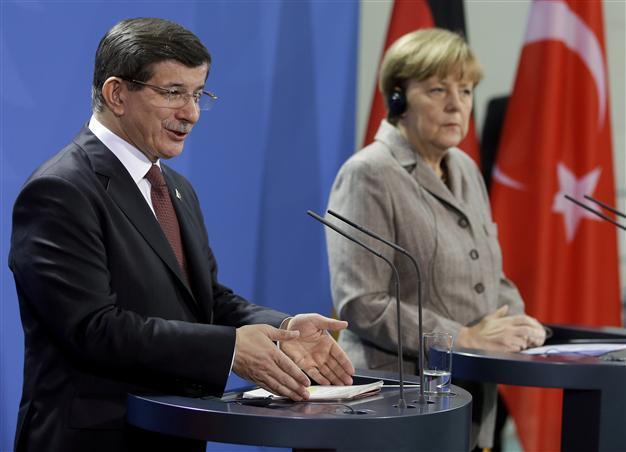 Turkish PM refuses to take blame on foreign fighter flow