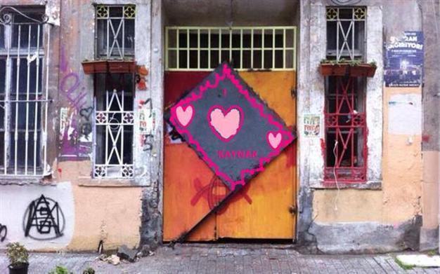 Activists mock police lockdown to celebrate anniversary of communal house in Istanbul
