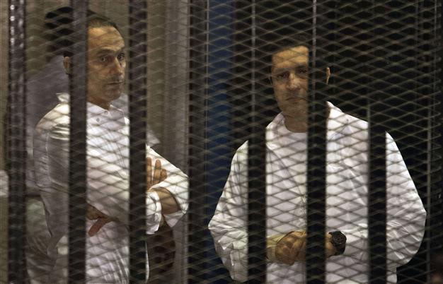 Egypt court orders release of Mubaraks sons pending retrial