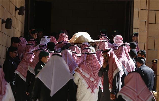 Saudi buries King Abdullah, Salman takes throne