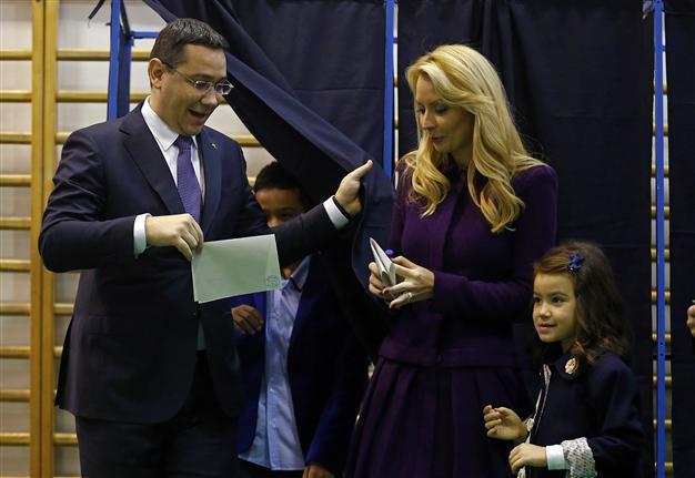 Romanians vote in presidential poll with PM tipped to win