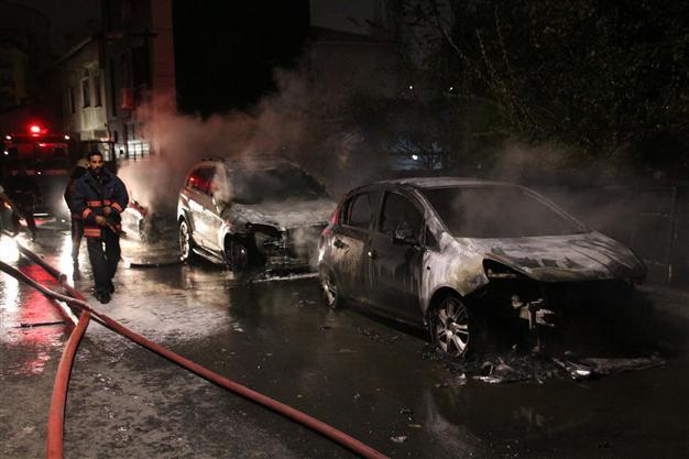20 vehicles set alight in arson attacks in Istanbul