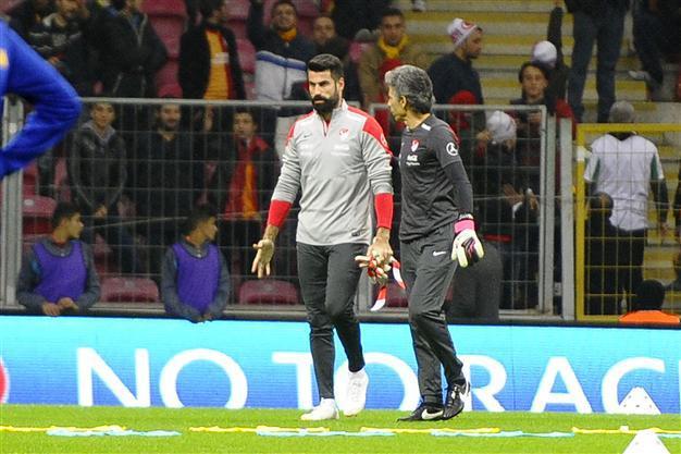 Turkey keeper Demirel leaves national game due to fans’ jeering
