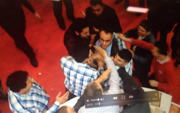 Turkish journalist slapped while questioning journalist