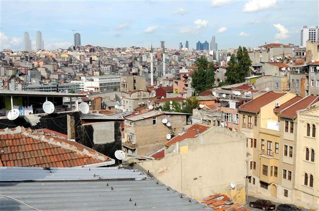 Central Istanbul district Beyoğlu needs 25,000 new buildings, mayor says