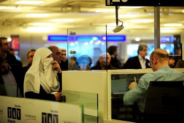 Turkey airport police hunt extremists en route to Syria
