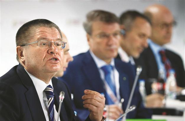 Russia sees 3 pct cut in GDP, rosier than others