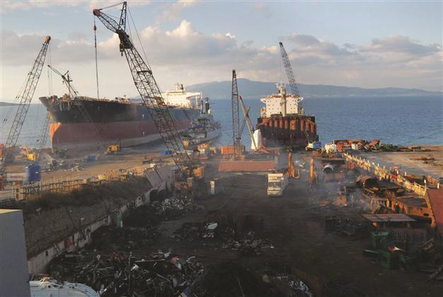 Radioactivity risk on Angolan ship to Turkey stirs debate