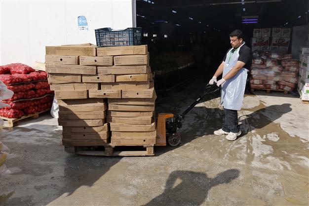 WFP alarmed by pictures of ISIL logos on its Syria food parcels