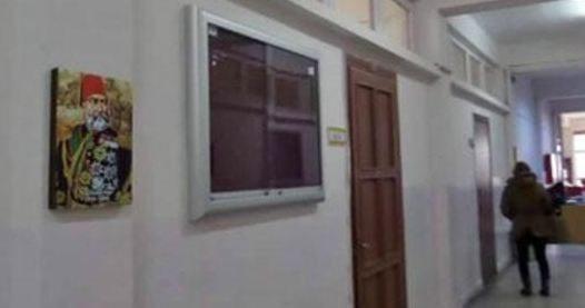 Atatürk replaced by Ottomans at iconic Istanbul high school
